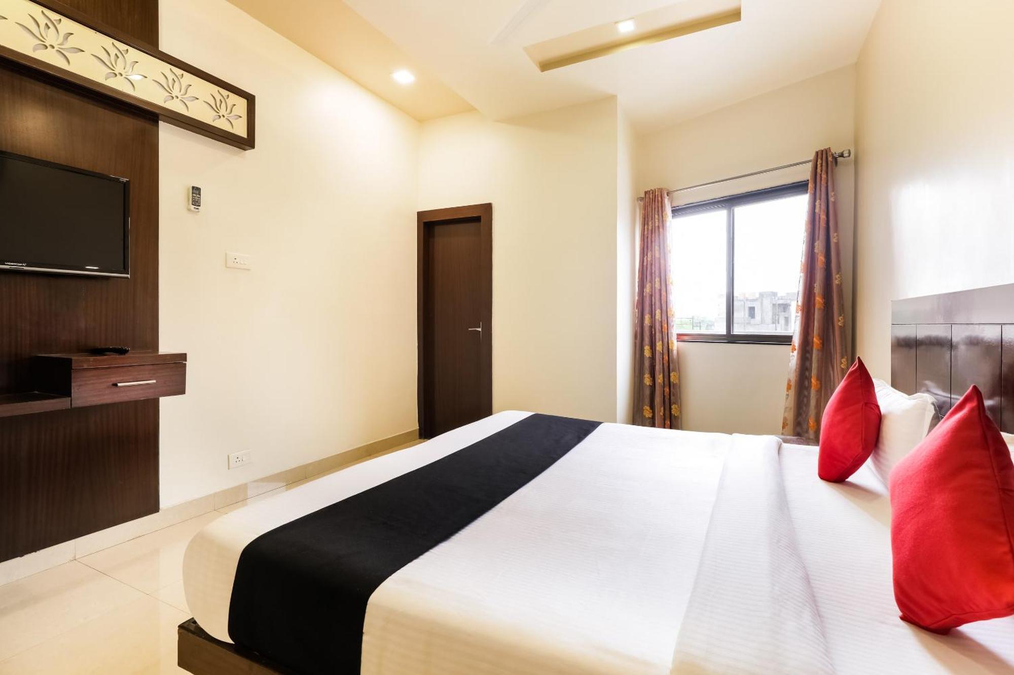 Super Townhouse Lalghati Near Airport Bhopal Buitenkant foto