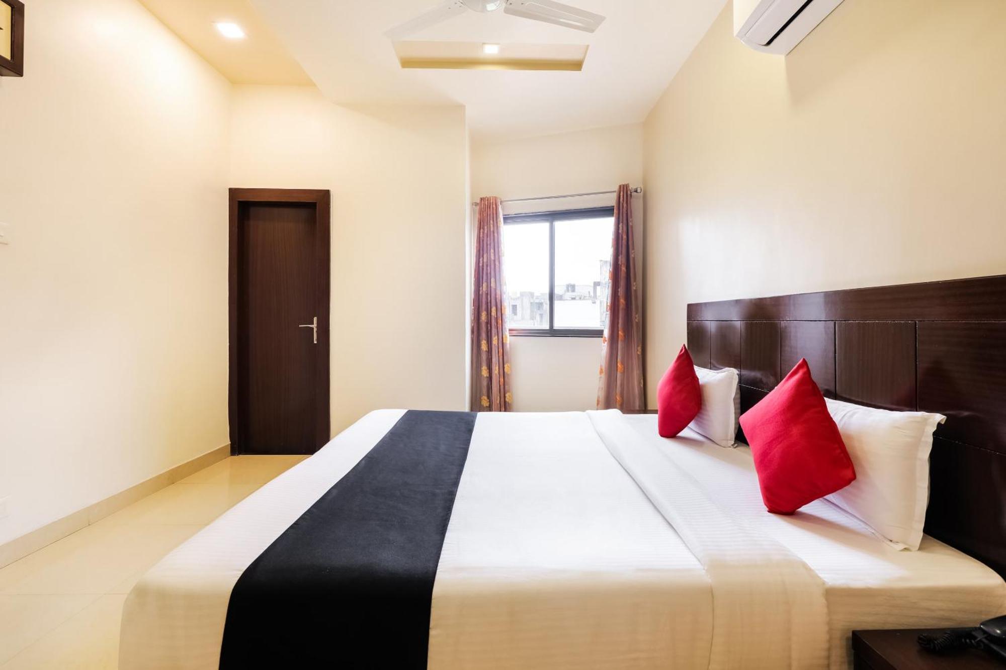 Super Townhouse Lalghati Near Airport Bhopal Buitenkant foto