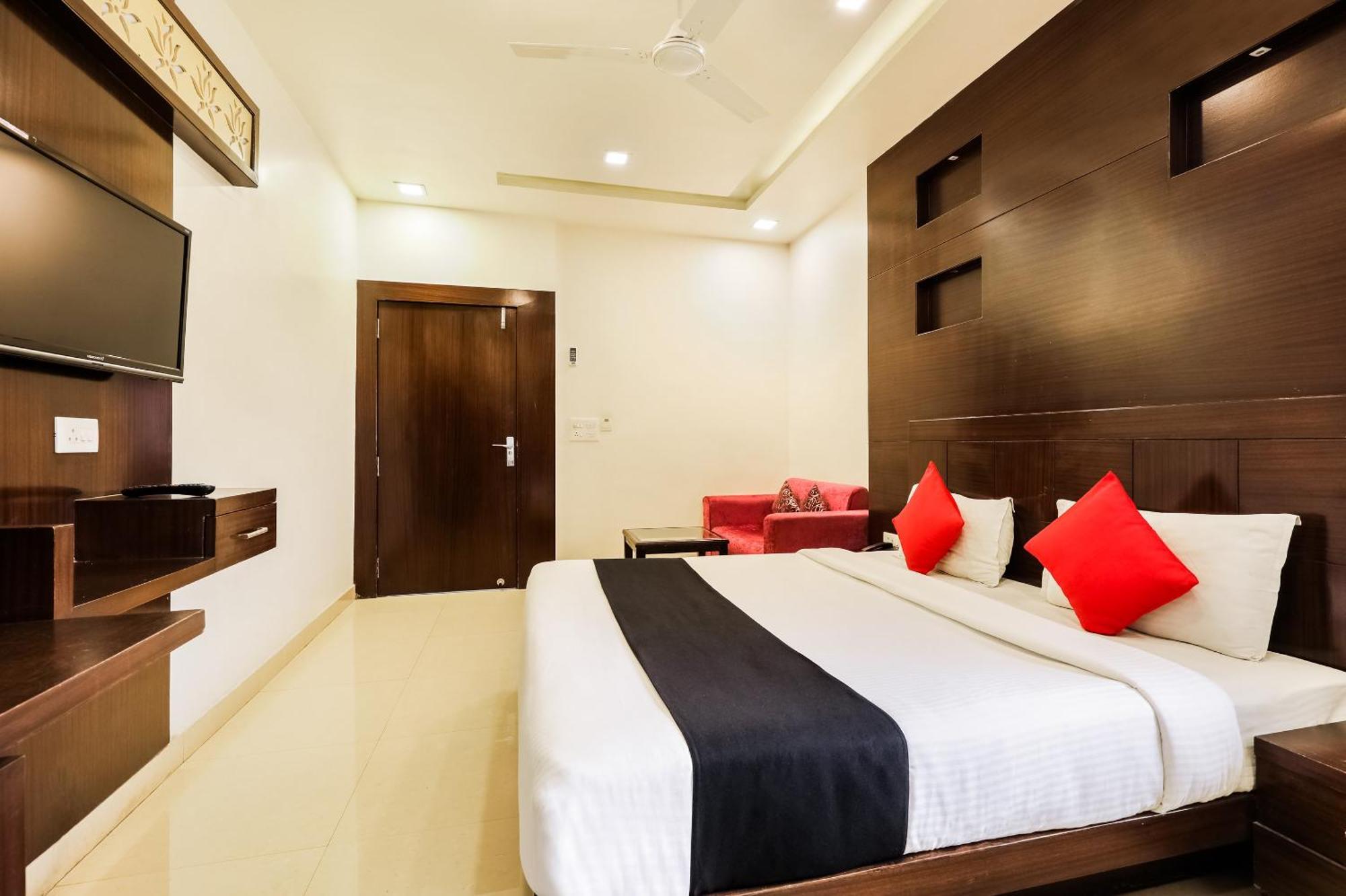 Super Townhouse Lalghati Near Airport Bhopal Buitenkant foto