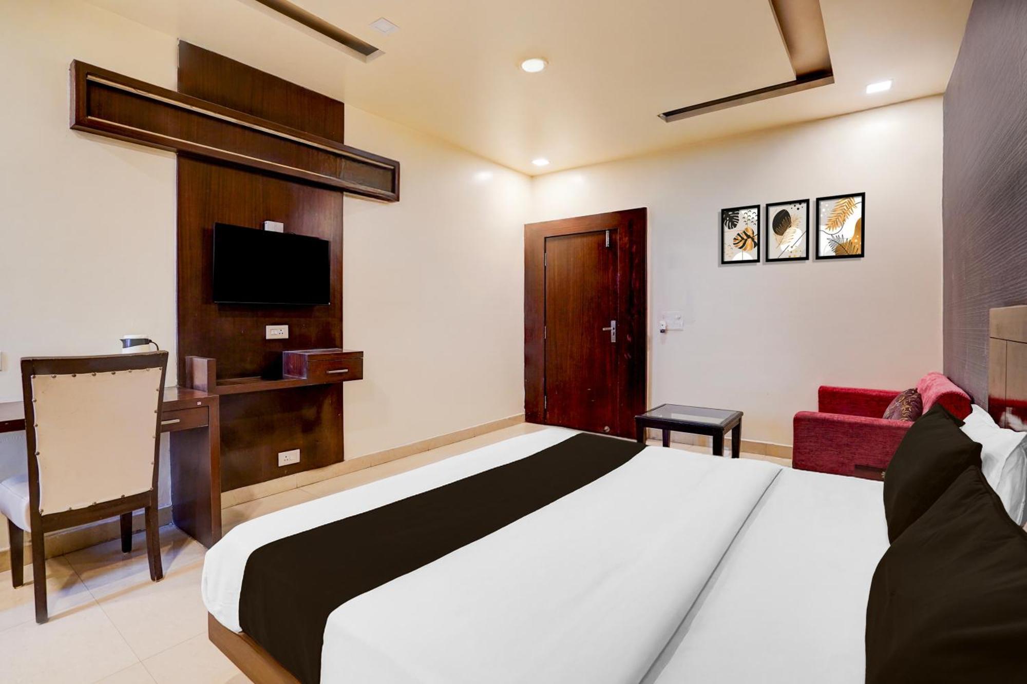 Super Townhouse Lalghati Near Airport Bhopal Buitenkant foto