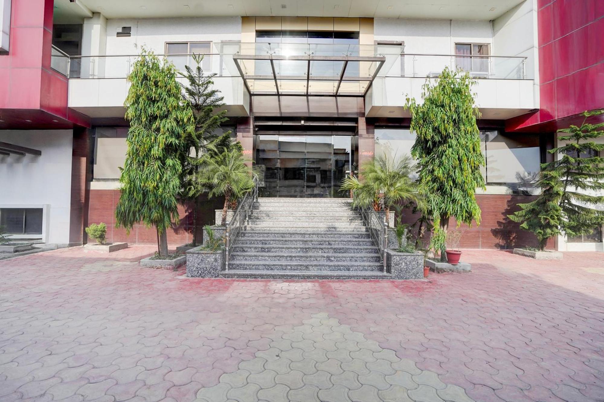 Super Townhouse Lalghati Near Airport Bhopal Buitenkant foto