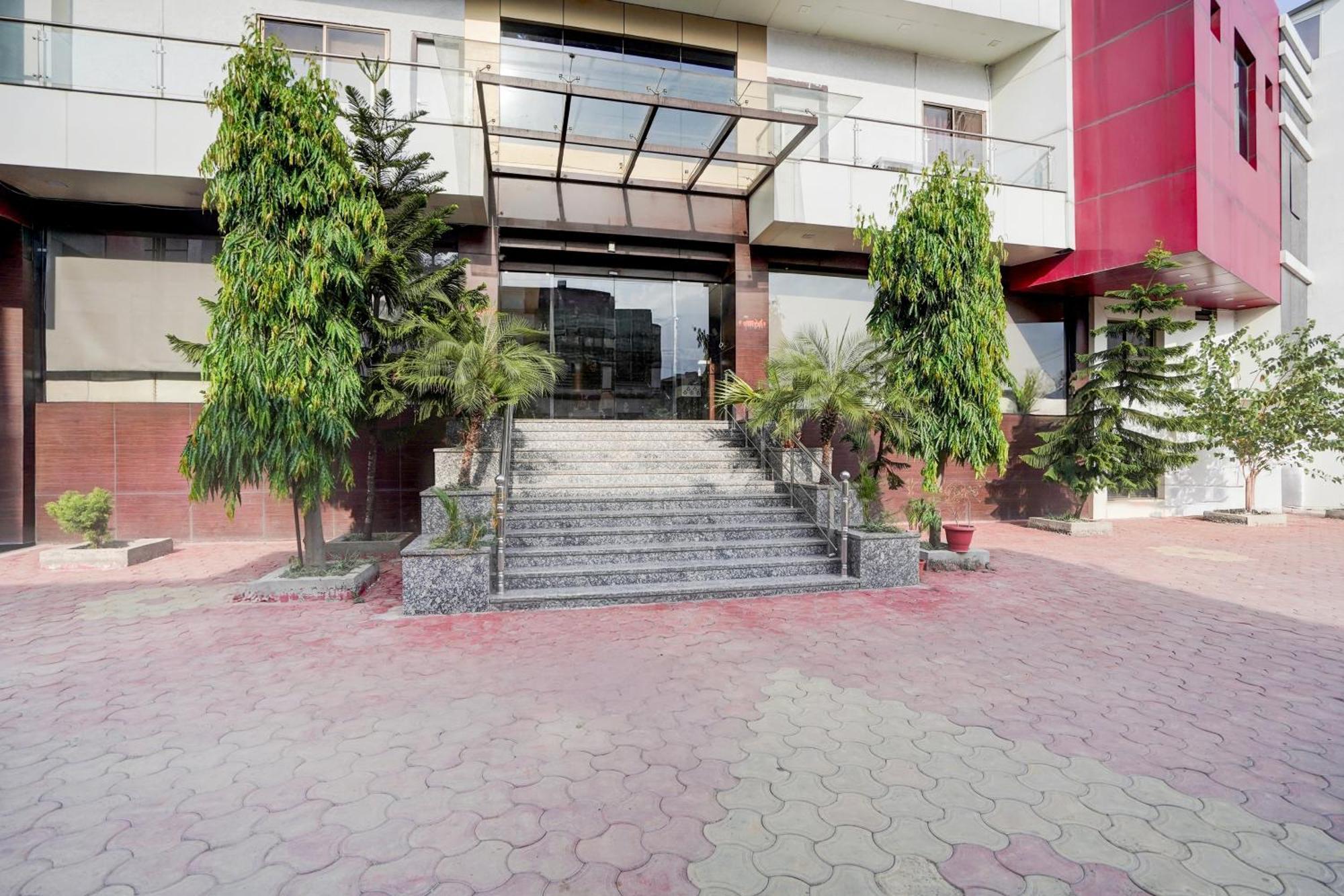 Super Townhouse Lalghati Near Airport Bhopal Buitenkant foto